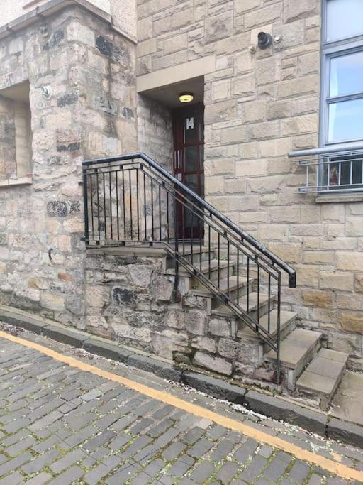 Next To The Palace And Royal Mile With Parking 爱丁堡 外观 照片