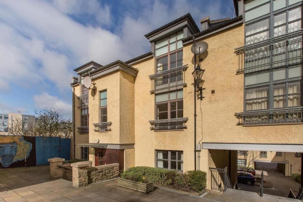 Next To The Palace And Royal Mile With Parking 爱丁堡 外观 照片
