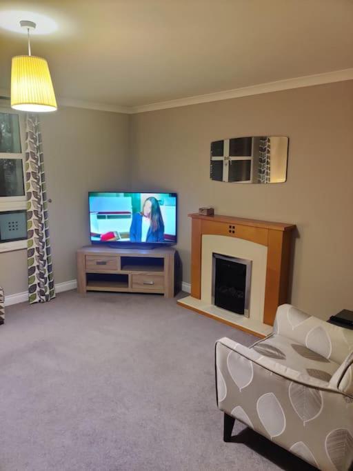 Next To The Palace And Royal Mile With Parking 爱丁堡 外观 照片